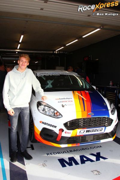 Gianni van de Craats op de plek in de pitbox van Max Verstappen