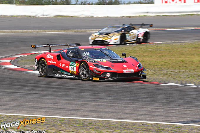 DTM Nürburgring zaterdag 9 augustus 2025 Foto 4 Johann van de Kerkhof Ben Green actie