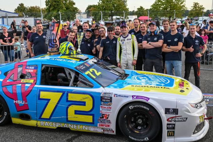 Bruno Mulders pakt sensationele eerste autorace-overwinning in NASCAR Euro Series