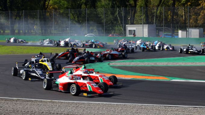 Nakamura-Berta triomfeert in Race 1 op Monza en verstevigt zijn leiding in het E4-kampioenschap