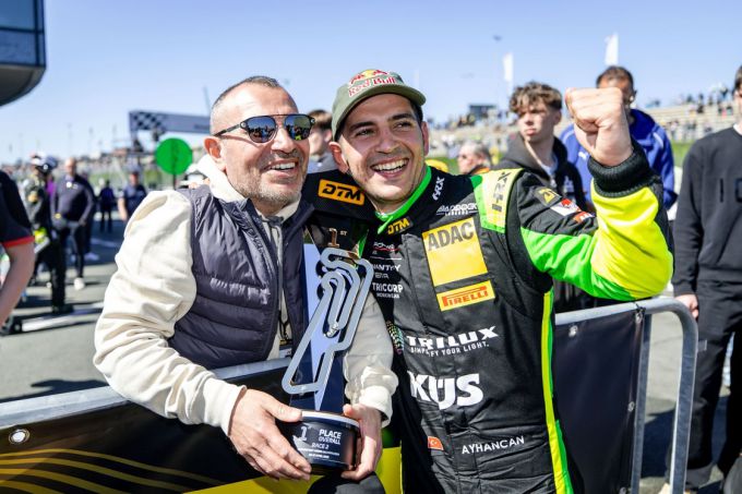 DTM-koning Ayhancan Güven krijgt Gouden Schoen Foto 3