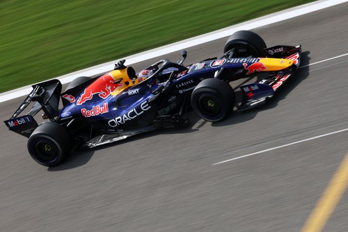 Max Verstappen test RB22