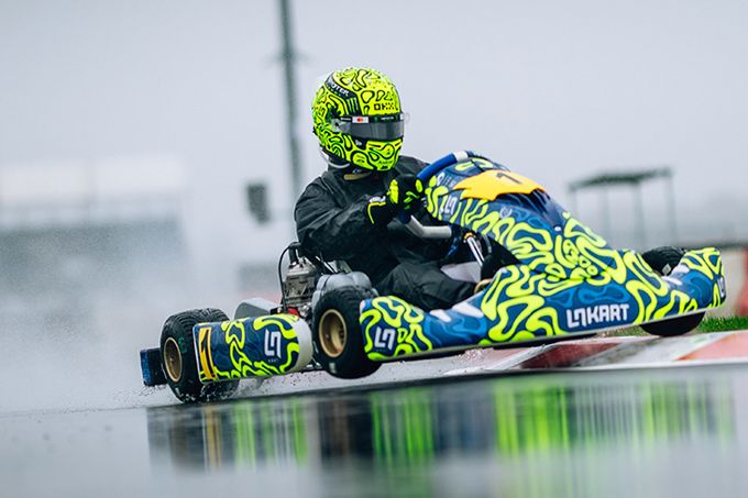 Norris presenteert de “wereldkampioen”-speciale editie van zijn LN Four-kart