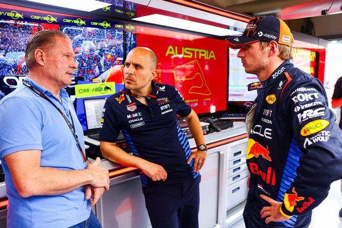Jos en Max Verstappen met Gianpiero Lambiase F1